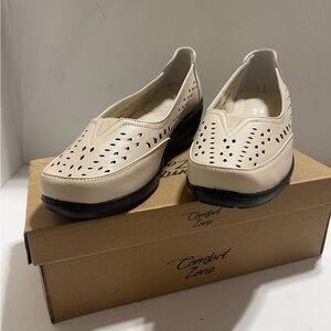Comfort Zone Women's Cream Loafers with Cutout Design